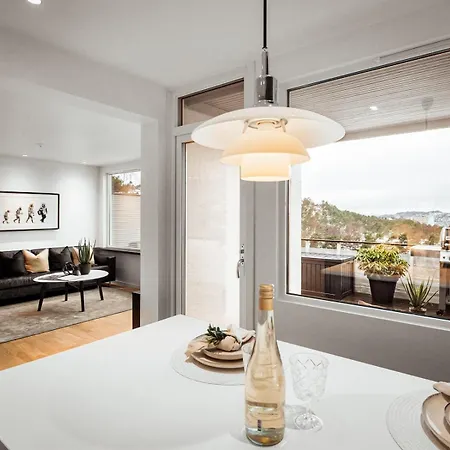 Modern House With Two Bathrooms And Two Bedrooms, Renovated In 2022 * Bergen