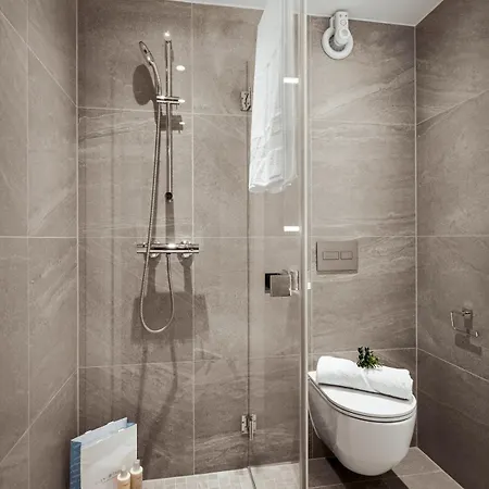 Modern House With Two Bathrooms And Two Bedrooms, Renovated In 2022 * Bergen