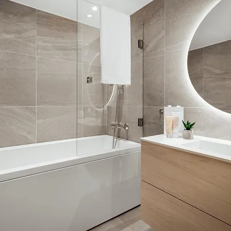 Modern House With Two Bathrooms And Two Bedrooms, Renovated In 2022 *