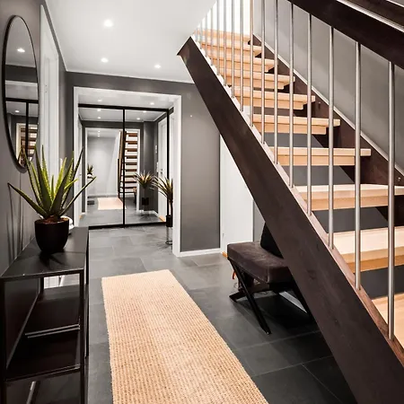 Modern House With Two Bathrooms And Two Bedrooms, Renovated In 2022 卑爾根