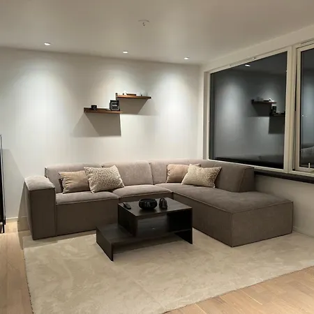 Modern House With Two Bathrooms And Two Bedrooms, Renovated In 2022 * Bergen